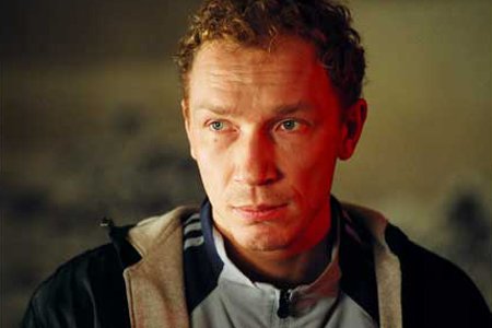 Изображая жертву (реж Кирилл Серебренников 2006 г)