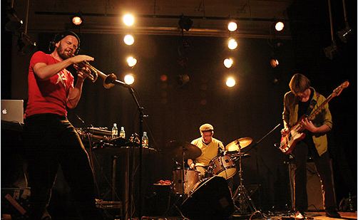 Electric Barbarian - EL (2004), Minirock From the Sun (2007) / jazzy hip-hop, spoken word, nu-jazz, fusion, turntablism, other Electric Barbarian - EL (2004), Minirock From the Sun (2007) / jazzy hip-hop, spoken word, nu-jazz, fusion, turntablism, other