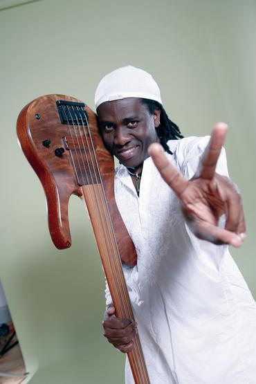 Ришар бона. Richard Bona. Richard Bona Википедия.