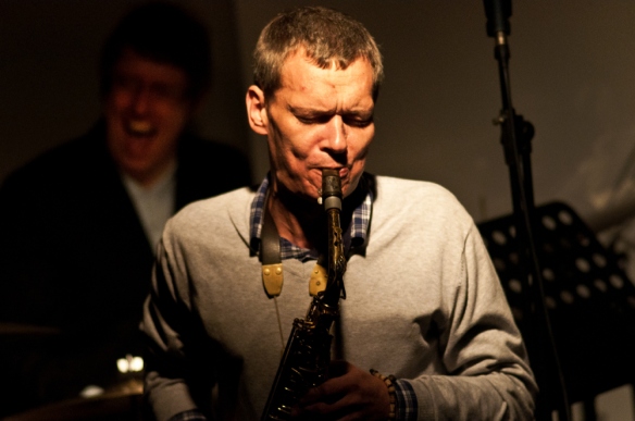 Chris Bowden - Slightly askew (2002) / future jazz, free-jazz, structured groovy improvisation, big-band, Ninja Tune, [Re:up]